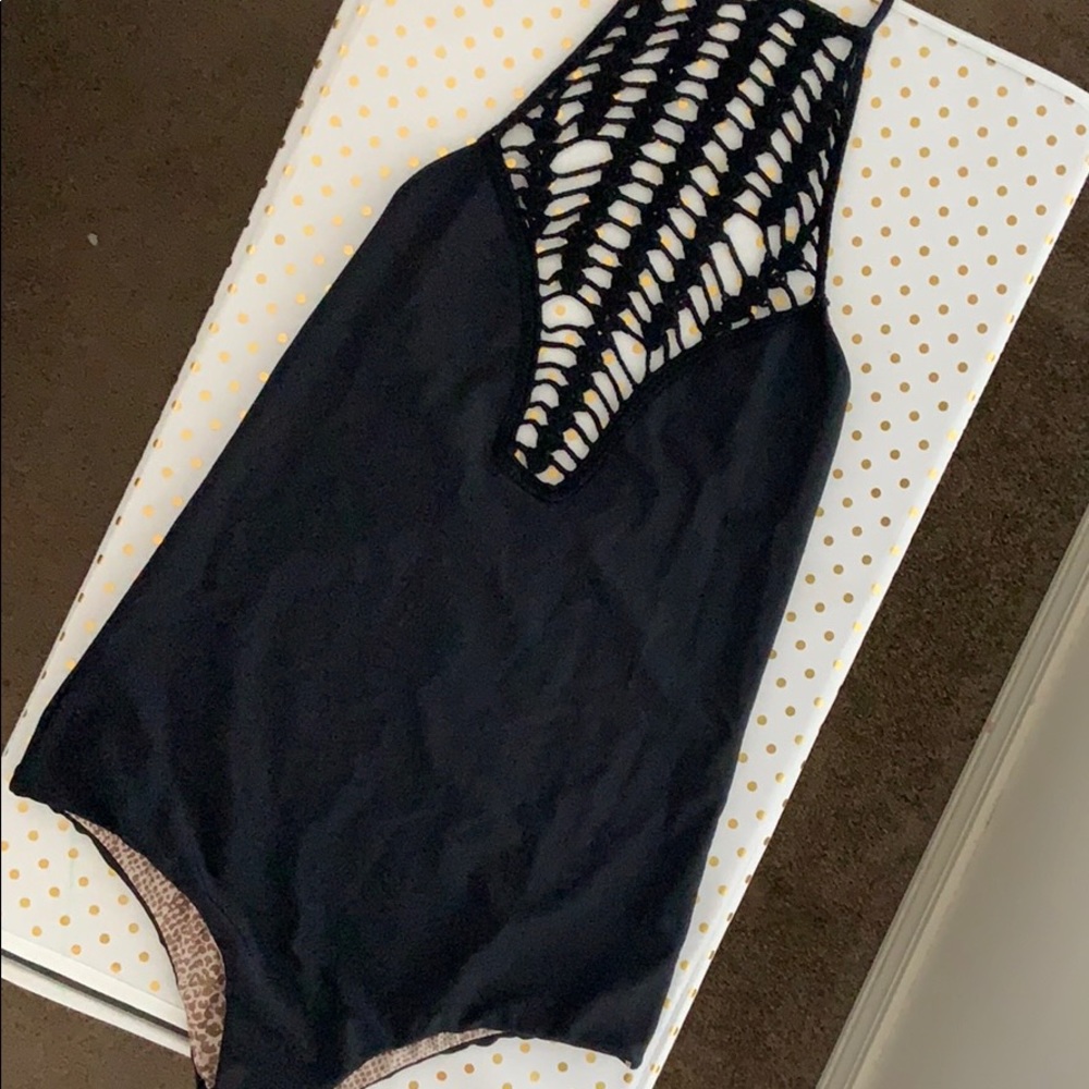 Acacia one piece